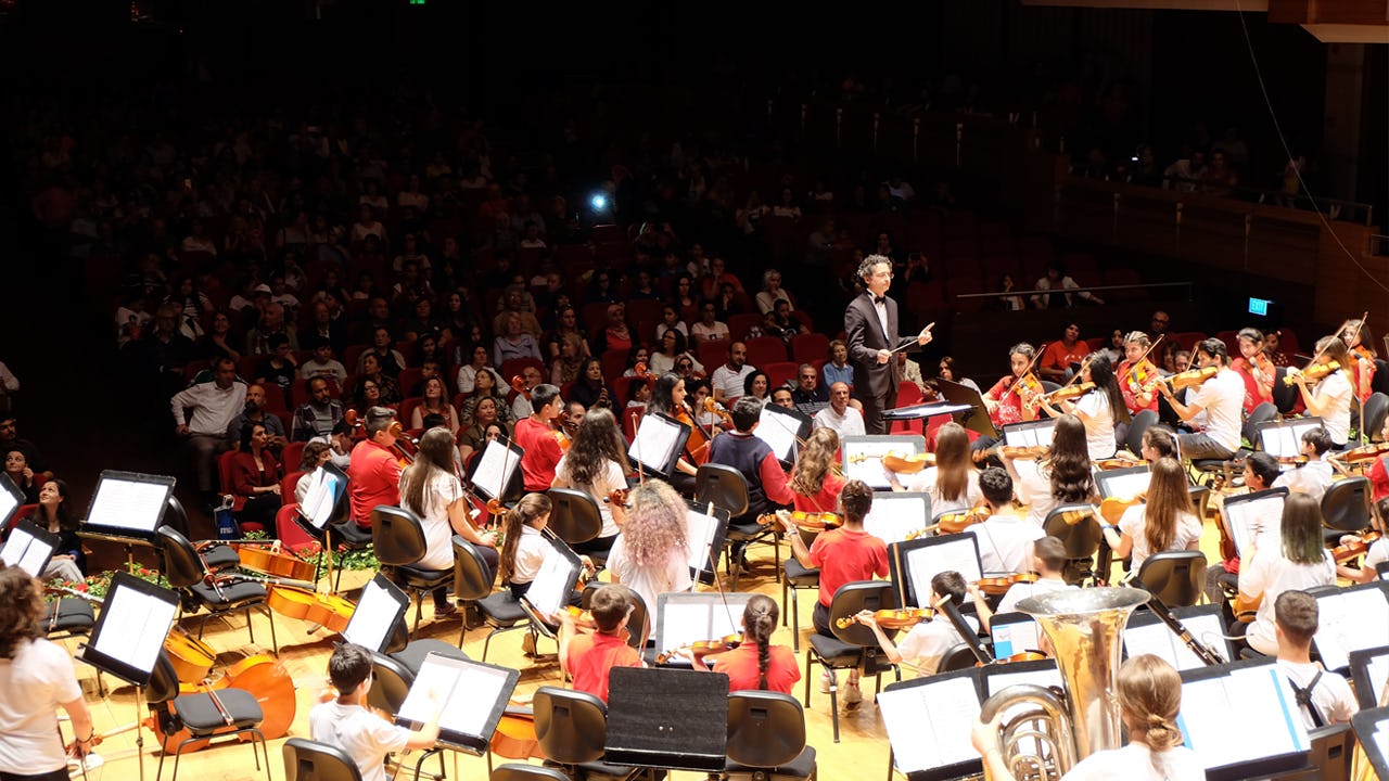 İnci Foundation Children’s Orchestra said ‘Music for Peace’ on 23 April